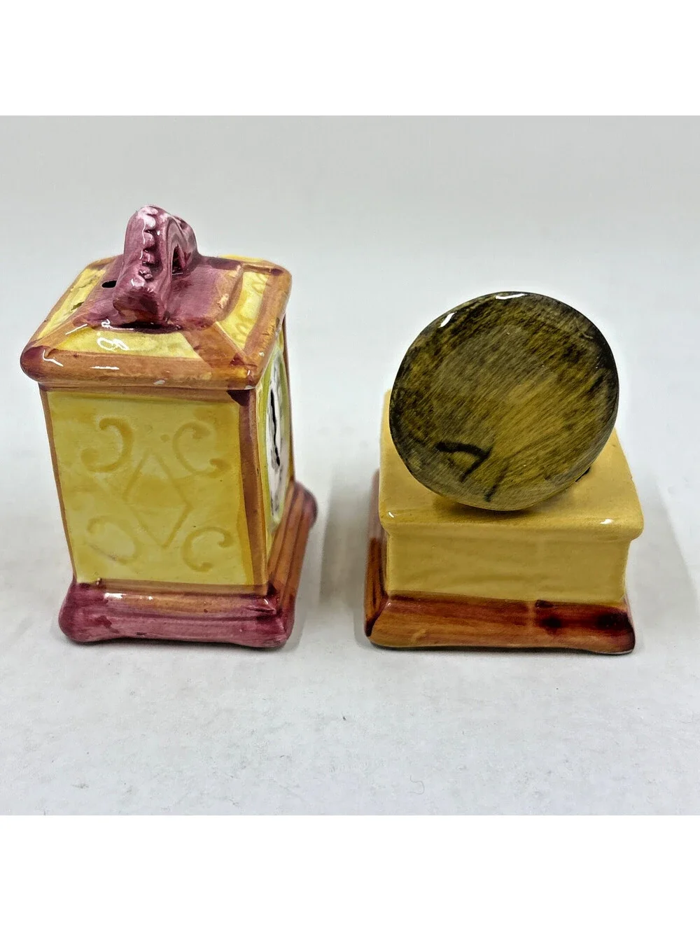 Vintage Carriage Clock & Victrola Gramophone Salt & Pepper Shakers